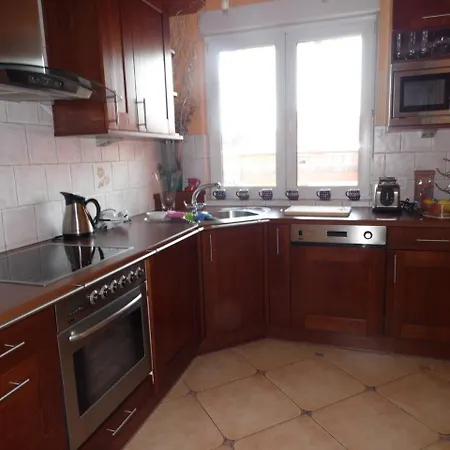 Apartament Large 2 Bedrooms Plus Living